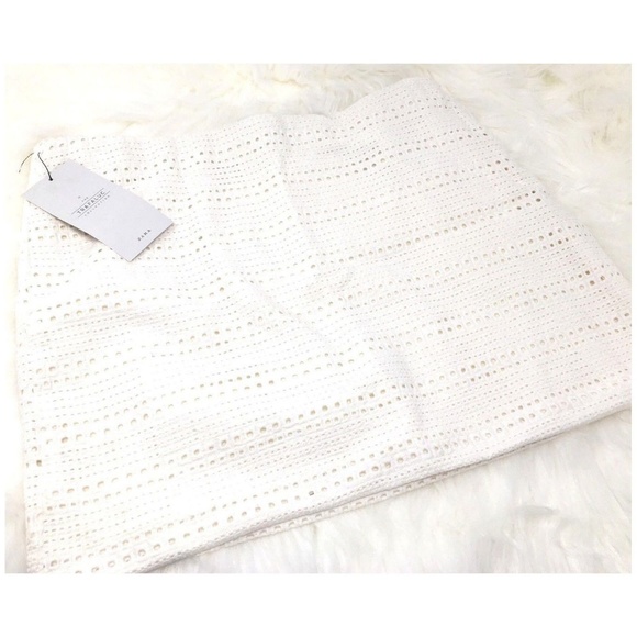 WHITE EYELET LACE MINI SKIRT - Picture 4 of 7